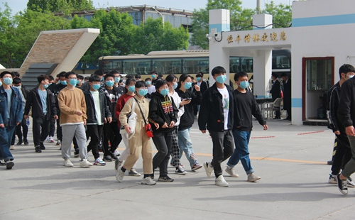 河南工程学院学生到jn江南官方网站参观学习